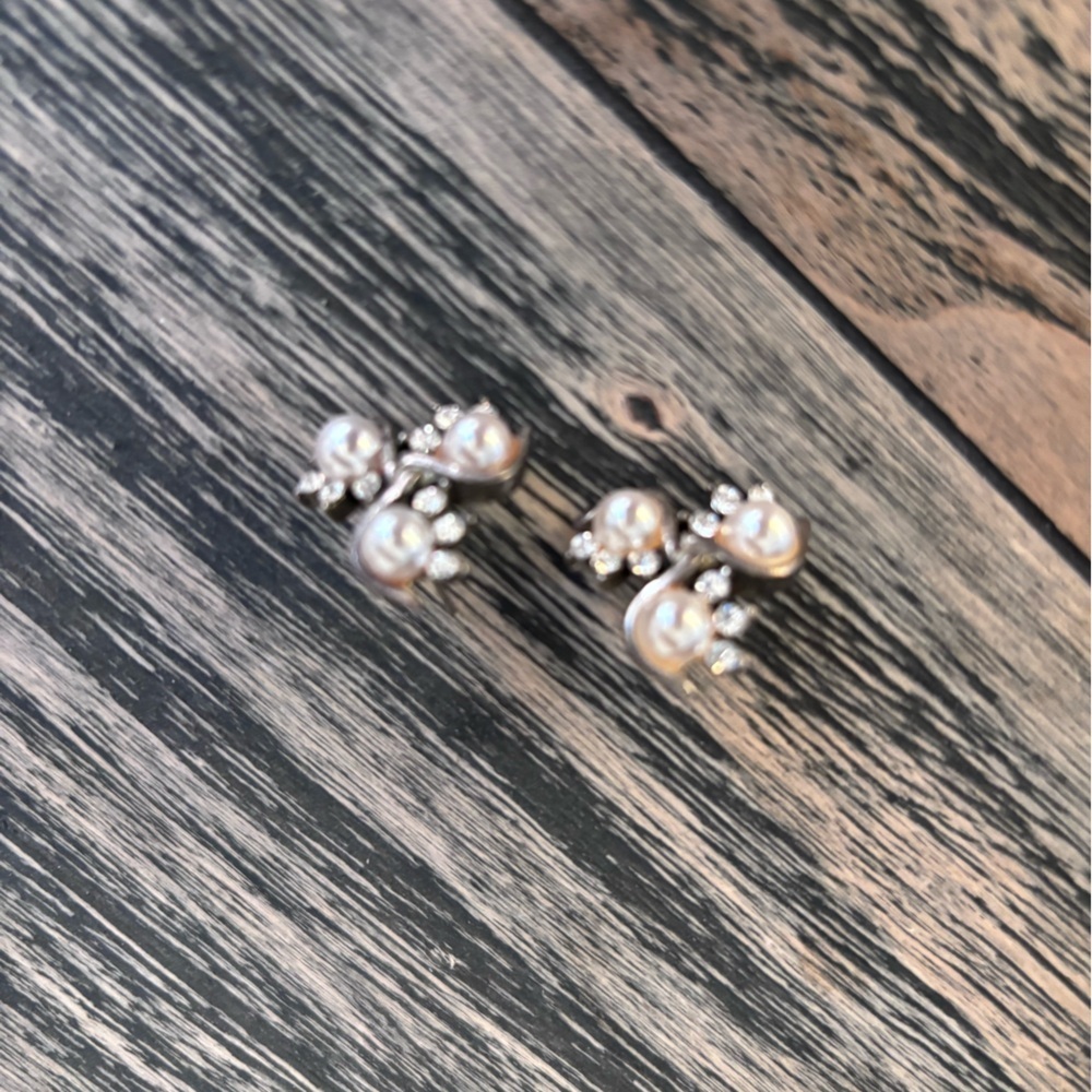 Elegant Pearl and Silver Floral Earrings